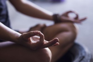 Meditar beneficia tu concentración y previene síntomas de ansiedad.